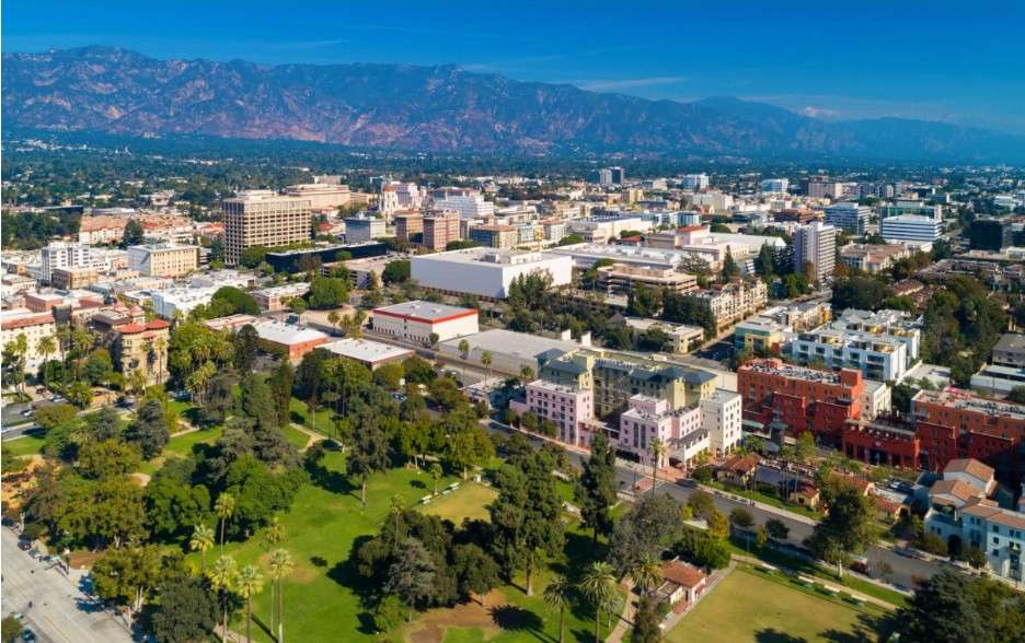 Stroll Through Old Pasadena’s Stylish Streets