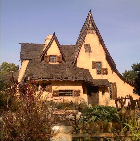 Admire the Spadena House: The “Witch’s House” of Beverly Hills