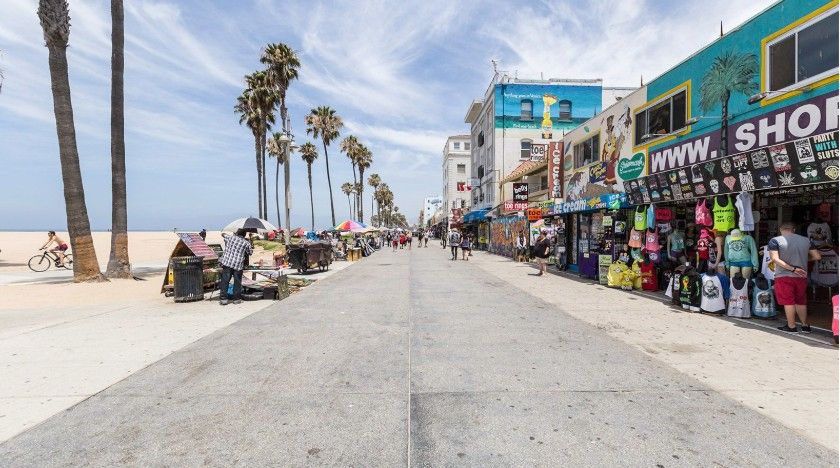 Experience peak L.A. eccentricity with free street shows, art vendors, and Muscle Beach action—no entry fee required.